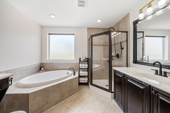 Building Photo - 10652 Ivanhoe Ln