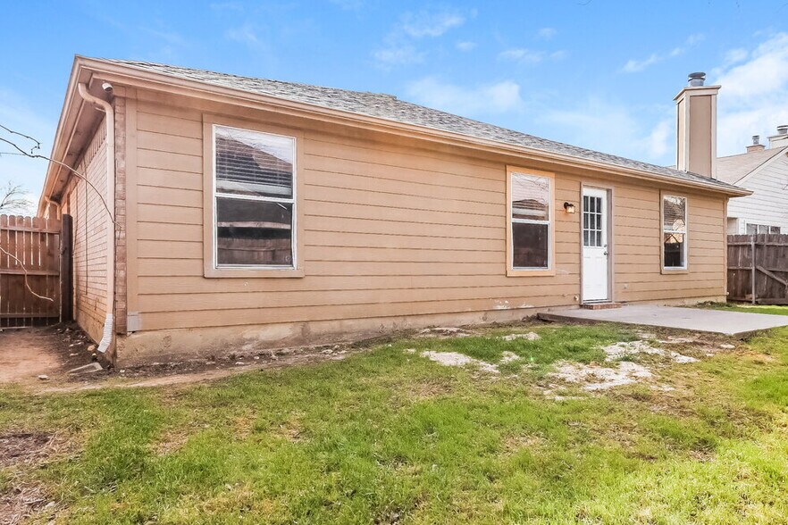 Building Photo - 2528 Tar Heel Dr