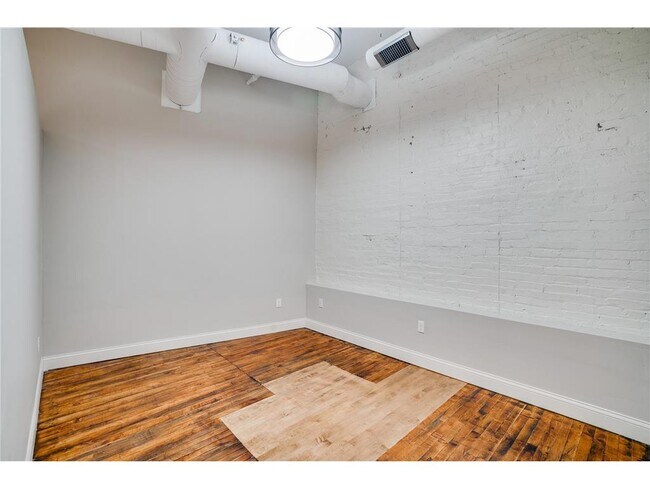 Building Photo - 340 N Sibley St