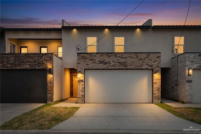 Building Photo - 916 S Bicentennial Blvd