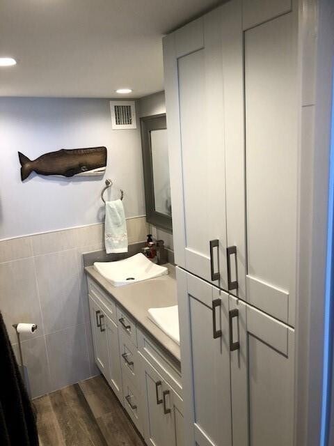 Building Photo - 1609 N Riverside Dr