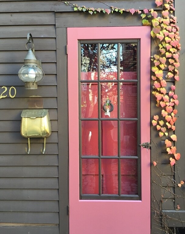 Building Photo - 20 Putnam St