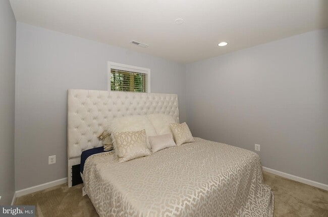 Building Photo - 7523 Holly Ridge Dr