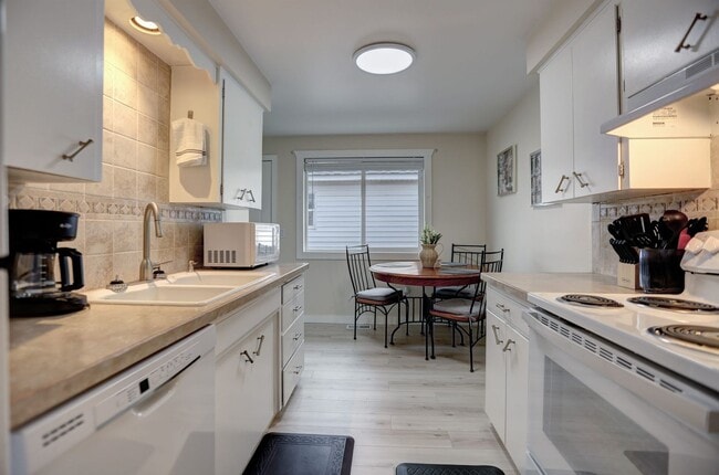 Building Photo - Prime North Spokane Location Near Providence Hospital