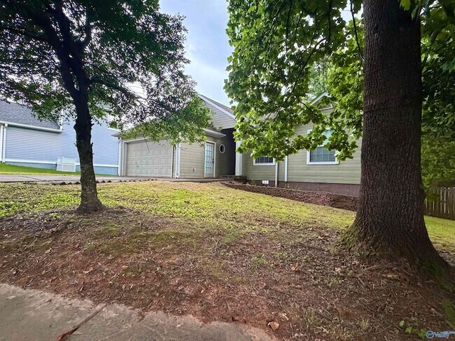 Building Photo - 105 Sugarwood Ct