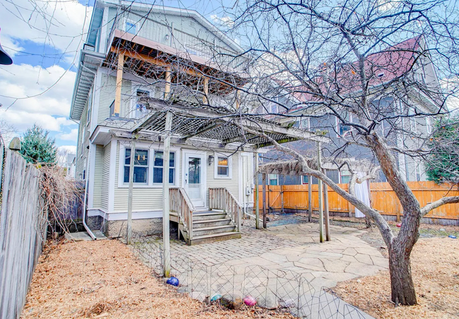 Building Photo - Perfect 5BR Home in Uptown!