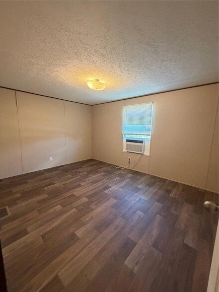 Building Photo - 272 Plum St