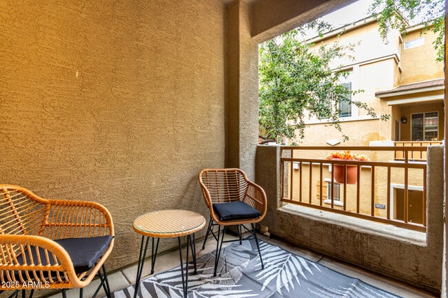 Building Photo - 240 W Juniper Ave