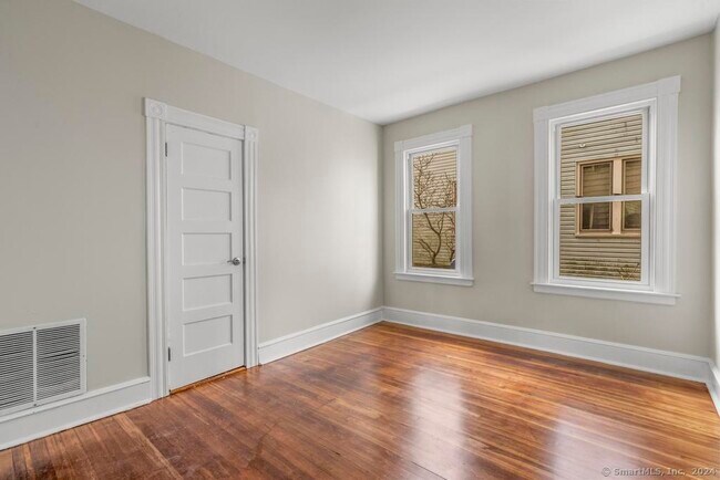 Building Photo - 49 Belden St
