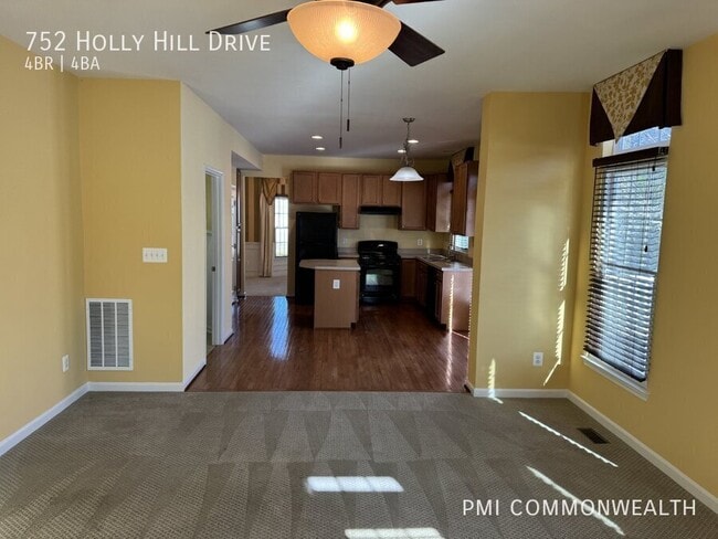 Building Photo - 752 Holly Hill Dr