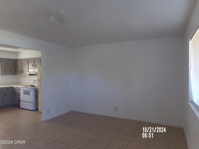 Building Photo - 3704 E 11th St