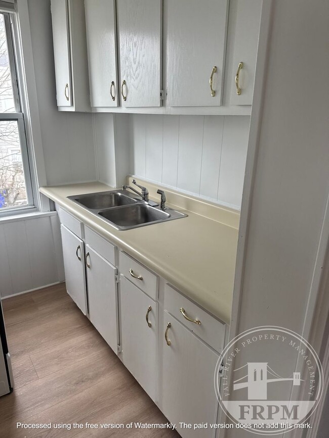 Building Photo - 33 16th St