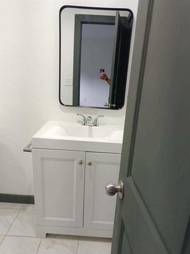 Building Photo - 6111 S Klein Ave