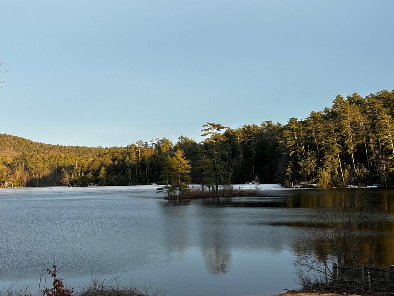 Building Photo - 302 Lake Ave