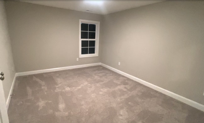 Building Photo - Room in House on Hanover Ct