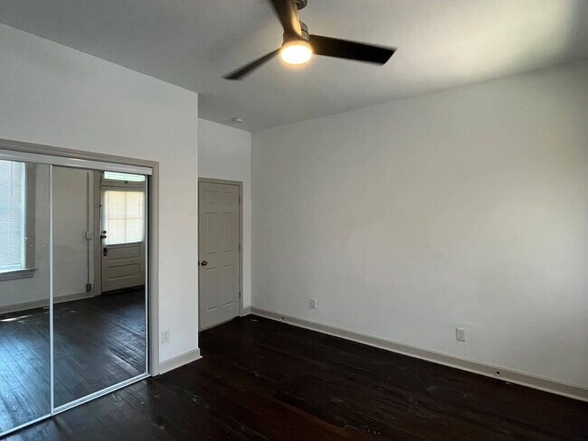 Building Photo - "Executive 2-Bedroom Haven with Gleaming Hardwood Floors in St. Louis City – 3852 Juniata Street!...