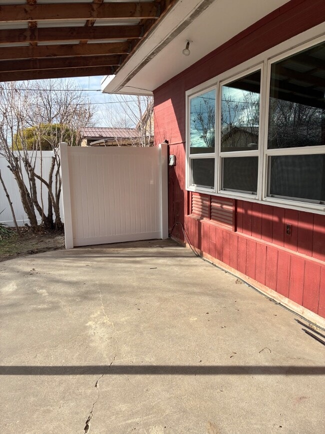 Building Photo - 1001 7th St