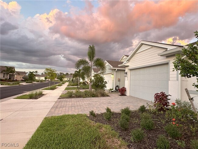 Building Photo - 43878 Blue Heron Ln