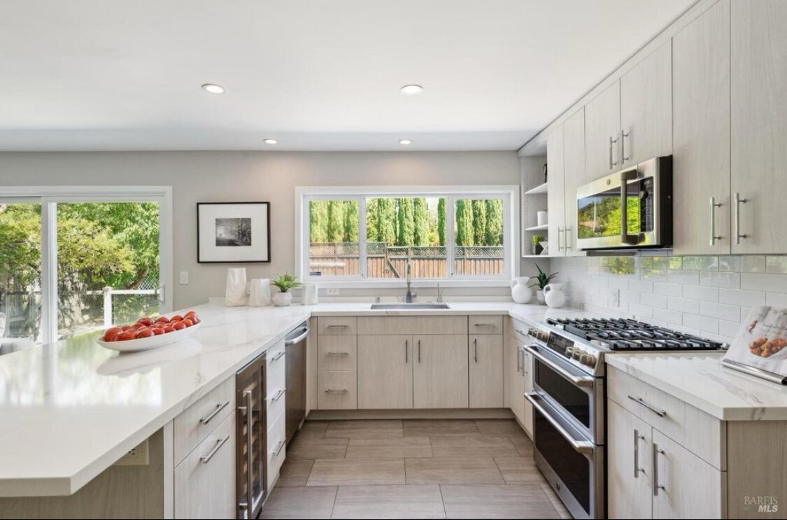 Building Photo - 310 Marin Oaks Dr