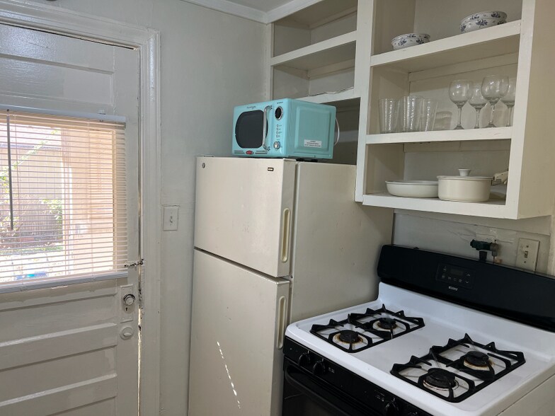 Building Photo - 1140 S College Ave