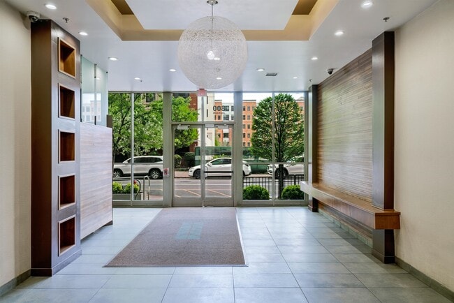 Building Photo - 800 Jackson St