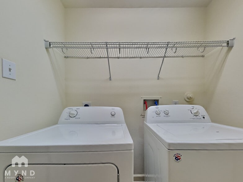 Building Photo - 5343 Summit Hollow Dr