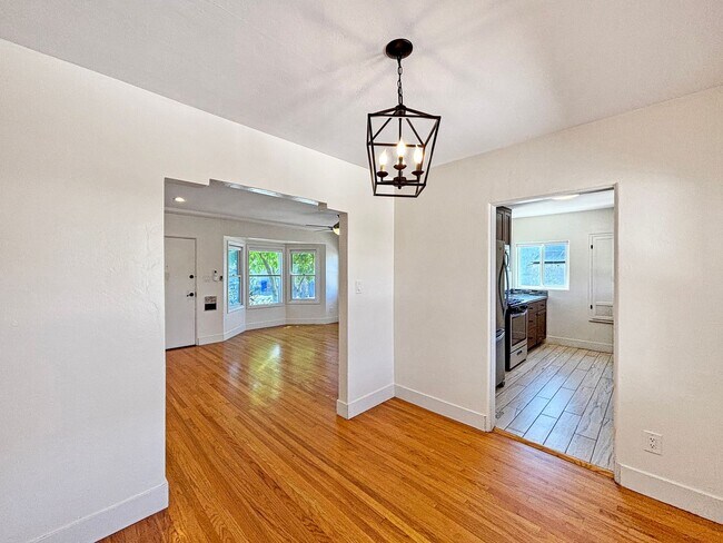 Building Photo - Beautiful 3BD/3BA House in Talmadge w/ ADU...