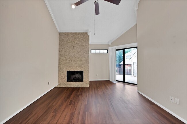 Building Photo - 2428 Forest Brook Ln