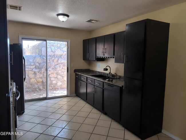 Building Photo - 11668 Carlos Moran Ct