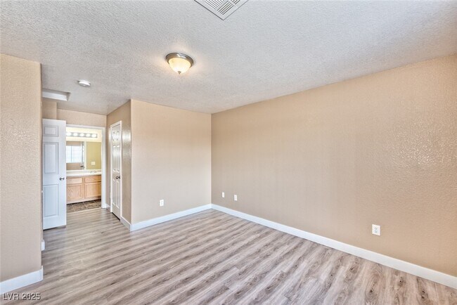 Building Photo - 4730 E Craig Rd