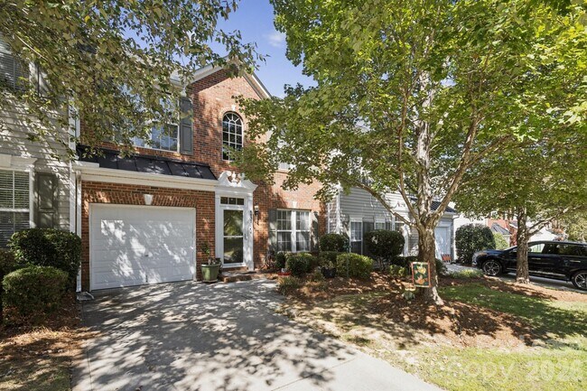 Building Photo - 6037 Queens Walk Ct