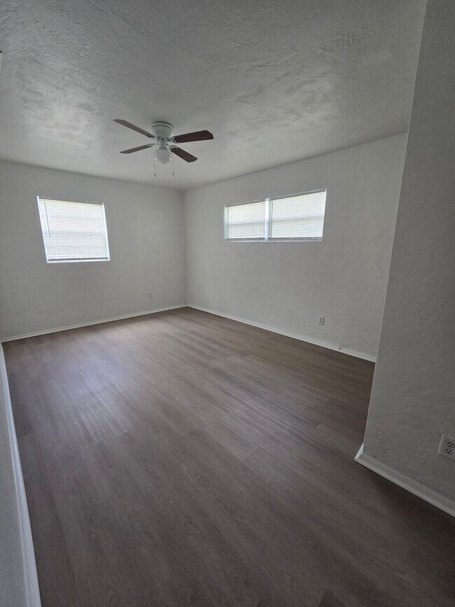 Building Photo - 3 bedroom 1 bath