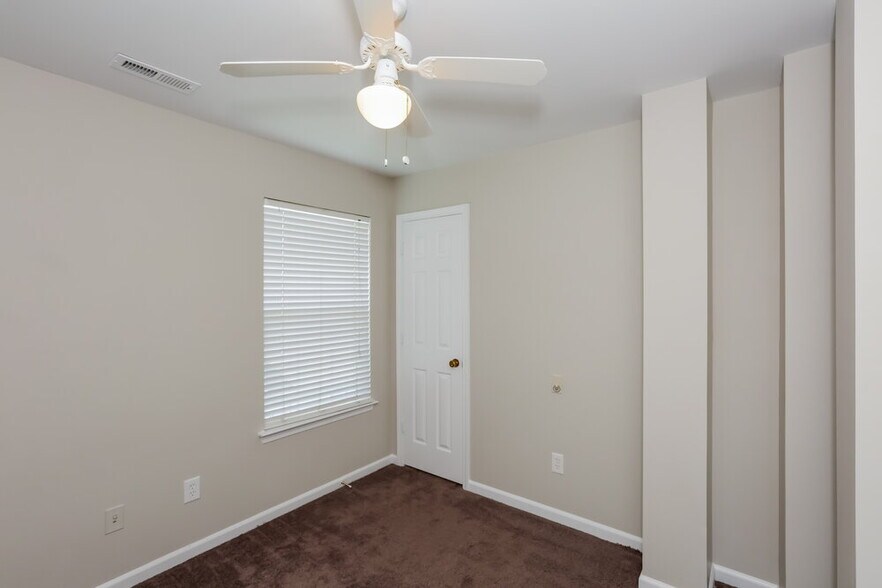 Building Photo - 1020 Duck Point Dr