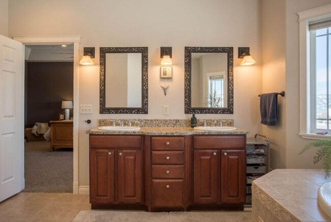 Building Photo - Executive Rental - Stone Mountain - 5 Bed - 3 Bath