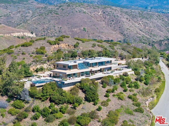 Building Photo - 27316 Winding Way