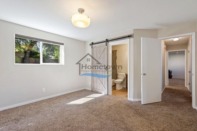 Building Photo - 3 Bedroom 2 Bath home with unique charm right off of 15th in Coeur d'Alene!