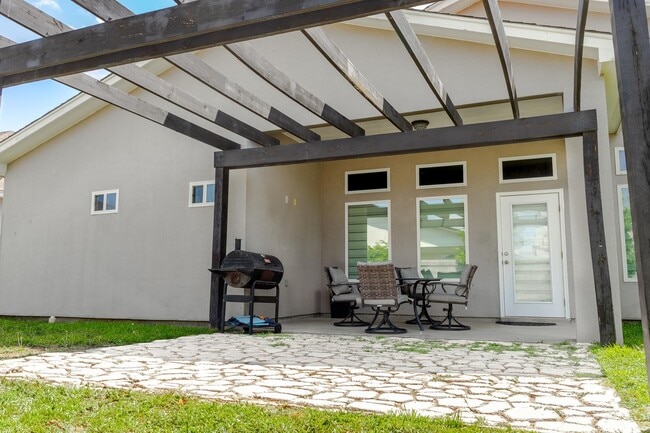 Building Photo - 7404 Thomas Harris Dr