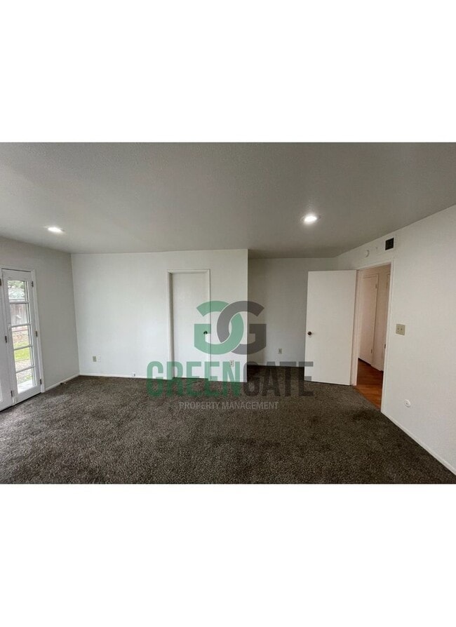 Building Photo - Spacious 4Bedroom 2Bath AVAILABLE NOW in Modesto!!