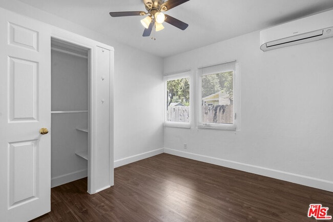 Building Photo - 214 N Martha Pl