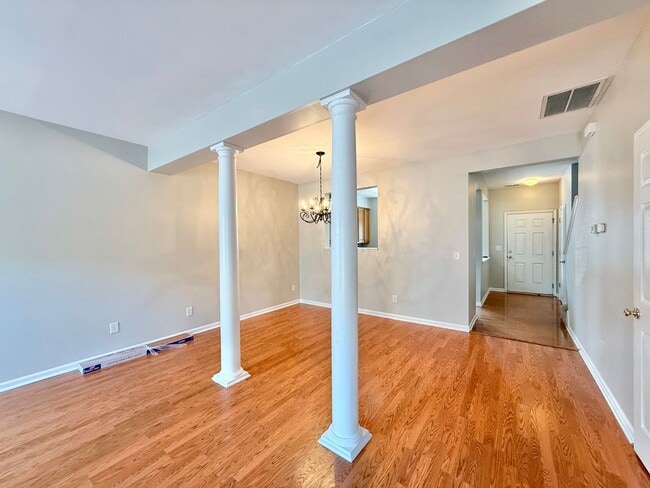 Building Photo - Charming 3BD, 2BA Apex Townhome In a Prime...