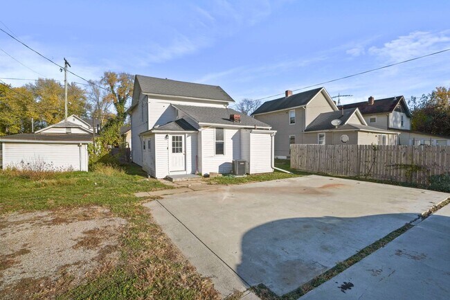 Building Photo - AVAILABLE IN DECEMBER