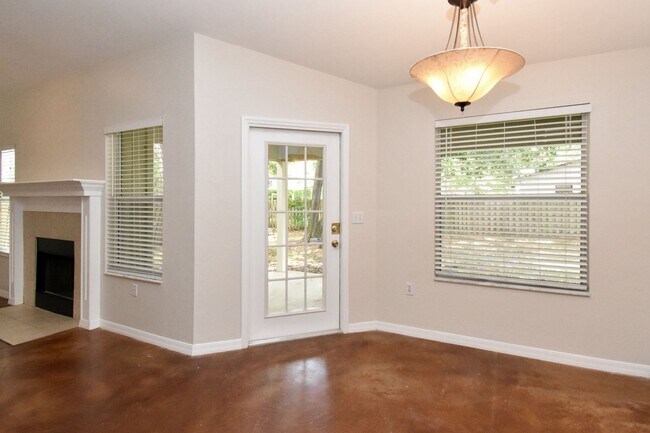 Building Photo - Spacious 4BR/3BA Home in Stillwind – Prime SW Gainesville Location