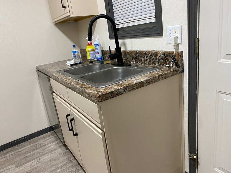 Building Photo - 2802 Maralane Ave