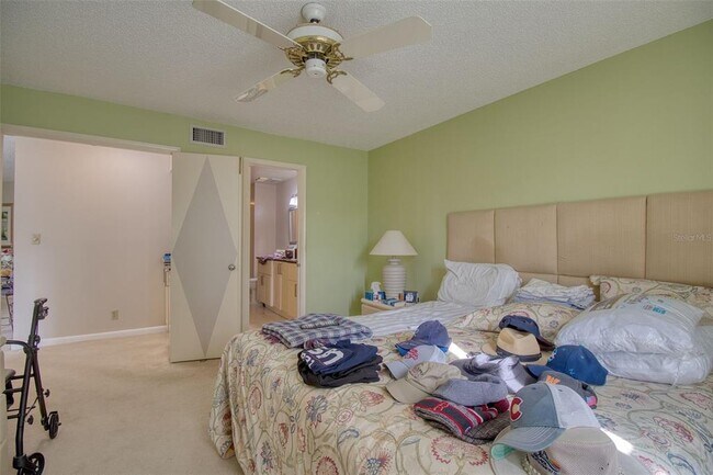 Building Photo - 6059 Bahia Del Mar Blvd S