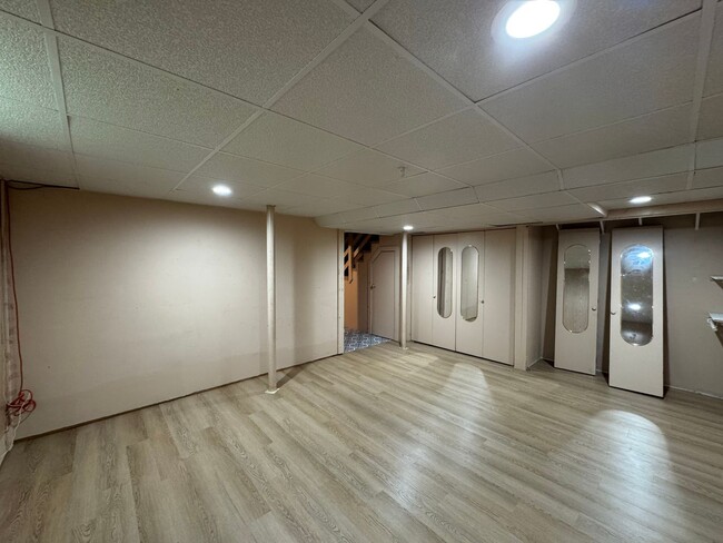 Building Photo - Woburn Townhouse| 2 Bed 1.5 Bath| Availabl...