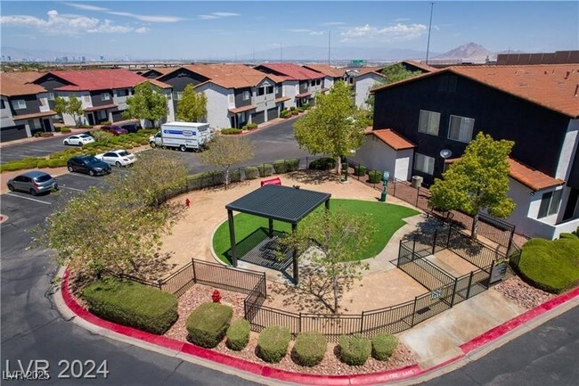 Building Photo - 540 W Horizon Ridge Pkwy