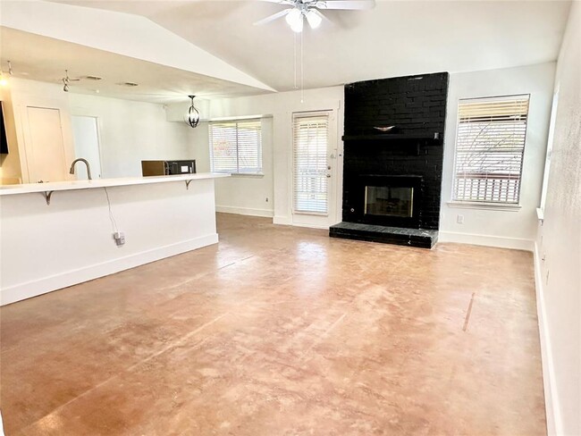 Building Photo - 5726 Shreveport Dr