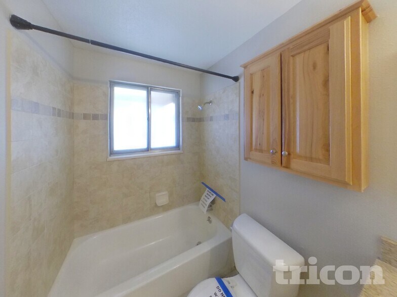 Building Photo - 915 S Tyler Ave