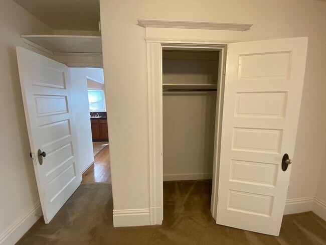 Building Photo - 2006003/85T