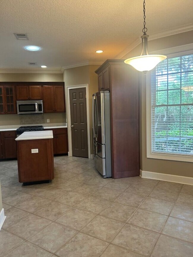 Building Photo - Spacious Single Family Home with Great Backyard!